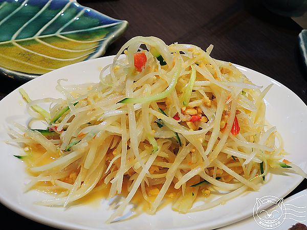 二分之一泰式小館:※ 二分之一泰式小館 ※ 【星羽愛美食-台中】便宜好吃泰式料理,商業四人套餐CP值直衝天際,料多味美還附飲料~