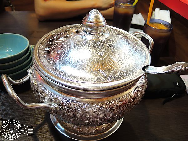 二分之一泰式小館:※ 二分之一泰式小館 ※ 【星羽愛美食-台中】便宜好吃泰式料理,商業四人套餐CP值直衝天際,料多味美還附飲料~