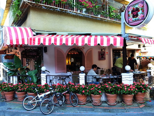 傳奇玫瑰花園廚坊：＜台北｜信義｜簡餐＞夢幻古典玫瑰花園當貴婦～『傳奇玫瑰花園廚坊』