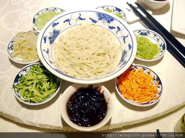 餡老滿(南港旗艦店)：大啖美味宮廷菜。「饀老滿」南港旗鑑店