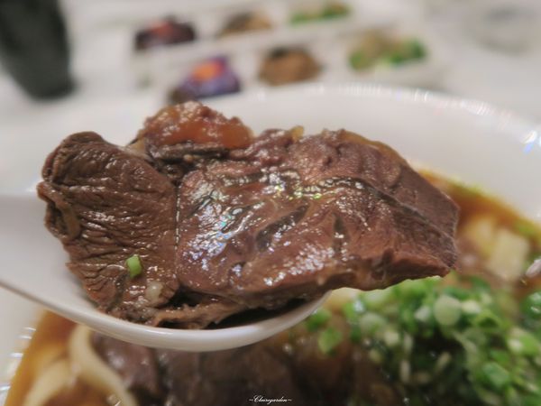 天下三絕：台北 捷運忠孝復興 天下三絕麵食館~高級餐廳裡享牛肉麵配紅酒