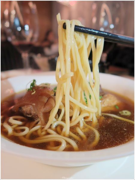 天下三絕:台北 捷運忠孝復興站 天下三絕~週三紅酒之夜。點主餐免費喝紅酒