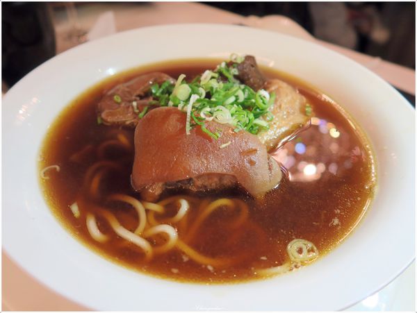 天下三絕:台北 捷運忠孝復興站 天下三絕~週三紅酒之夜。點主餐免費喝紅酒