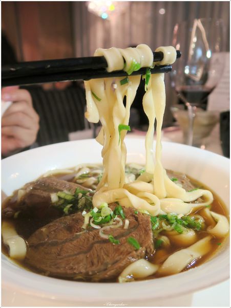 天下三絕:台北 捷運忠孝復興站 天下三絕~週三紅酒之夜。點主餐免費喝紅酒