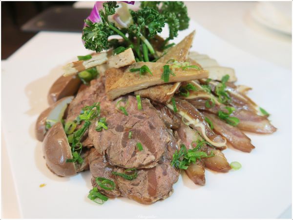 天下三絕:台北 捷運忠孝復興站 天下三絕~週三紅酒之夜。點主餐免費喝紅酒