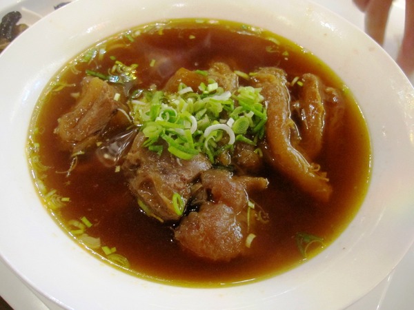 天下三絕：天下三絕  : 半筋半肉之紅酒牛肉套餐