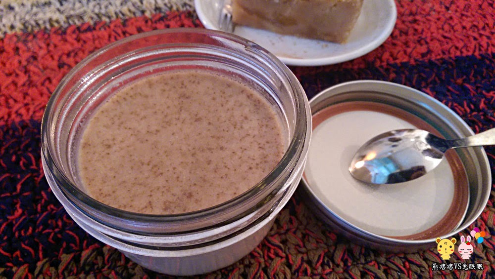 核桃布丁配黑糖蜜