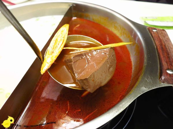 【台北】滿堂紅頂級麻辣鴛鴦火鍋吃到飽(復興店)-美味牛小排、霜降牛肉不吃後悔