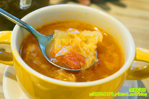 喬義思窯烤手作廚房：【台南-中西區】窯烤披薩x型男主廚...我在歐洲街道用餐~《喬義思窯烤手作廚房》