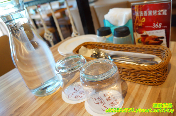 喬義思窯烤手作廚房：【台南-中西區】窯烤披薩x型男主廚...我在歐洲街道用餐~《喬義思窯烤手作廚房》