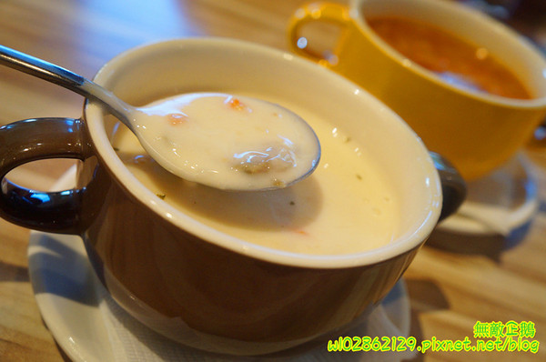 喬義思窯烤手作廚房：【台南-中西區】窯烤披薩x型男主廚...我在歐洲街道用餐~《喬義思窯烤手作廚房》