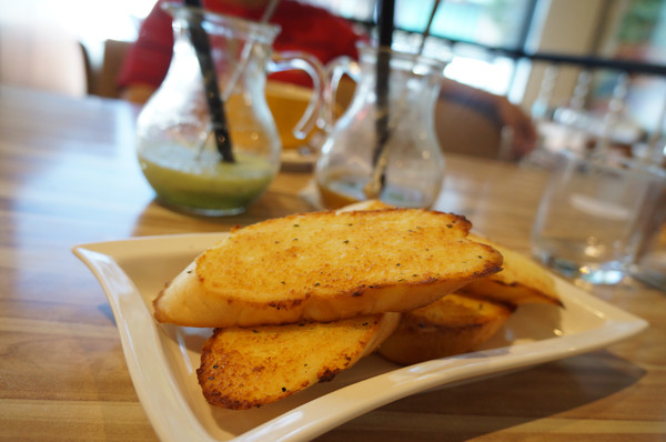 喬義思窯烤手作廚房：【台南-中西區】窯烤披薩x型男主廚...我在歐洲街道用餐~《喬義思窯烤手作廚房》