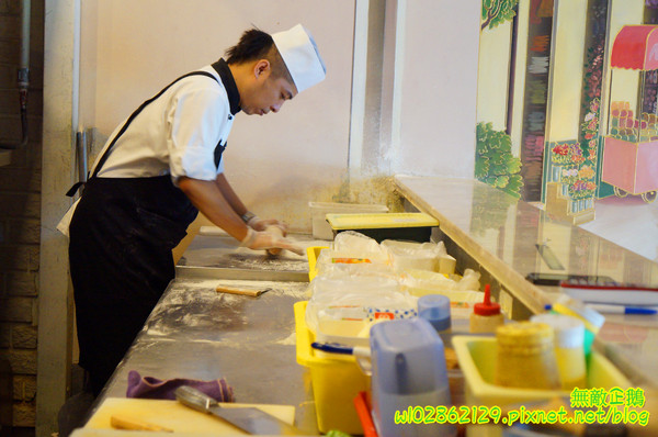 喬義思窯烤手作廚房：【台南-中西區】窯烤披薩x型男主廚...我在歐洲街道用餐~《喬義思窯烤手作廚房》