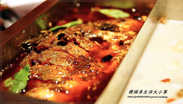 紅門宴：【食記/新北市】獨家口味～重慶烤魚鴛鴦鍋♪♪紅門宴麻辣鍋♪♪