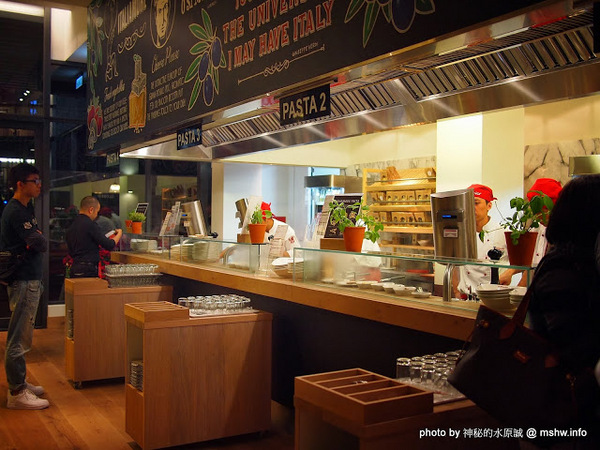 Vapiano Taichung1:【食記】台中西區-慢走義大利麵 VAPiANO Taichung 1 : 德國來的義麵品牌,但口味不如預期...