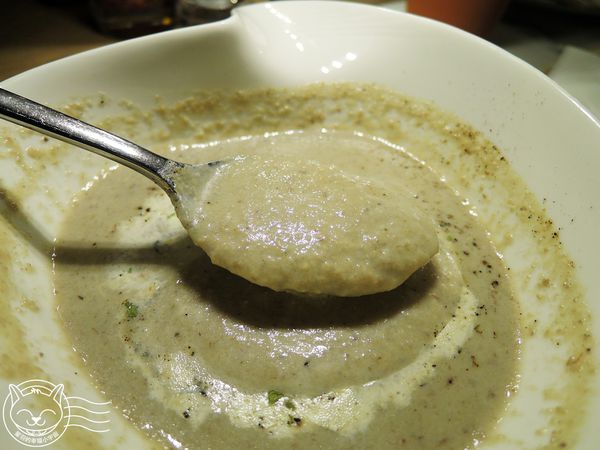 Vapiano Taichung1：【星羽愛美食-台中】環境排場還不錯，自助點菜端菜有點累，寬版麵感情太好通通黏做夥~Vapiano。