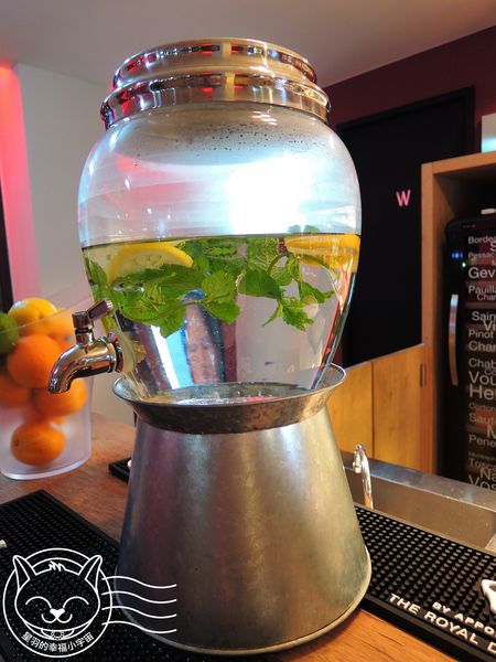 Vapiano Taichung1：【星羽愛美食-台中】環境排場還不錯，自助點菜端菜有點累，寬版麵感情太好通通黏做夥~Vapiano。