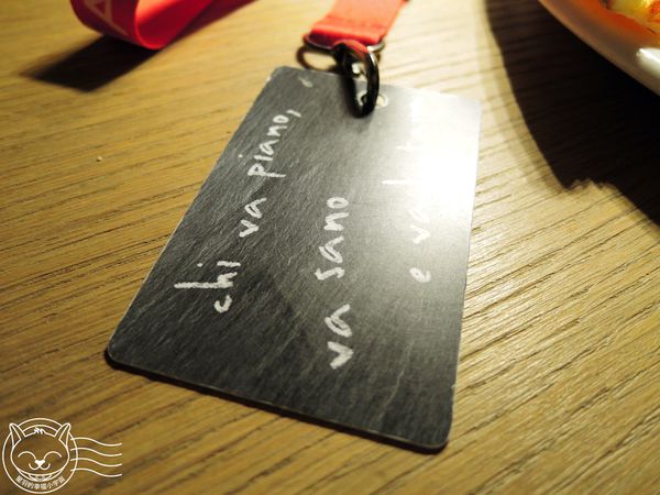 Vapiano Taichung1：【星羽愛美食-台中】環境排場還不錯，自助點菜端菜有點累，寬版麵感情太好通通黏做夥~Vapiano。