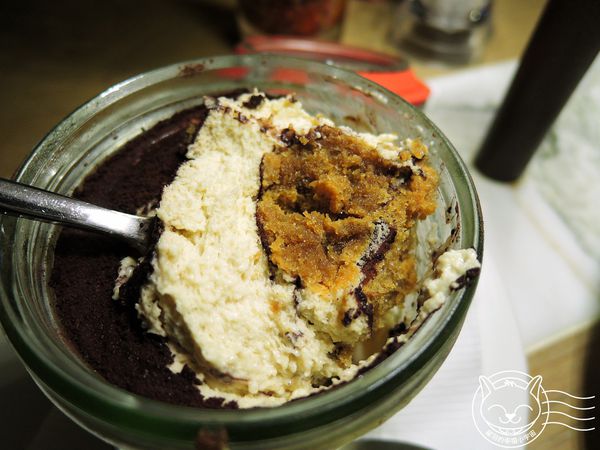 Vapiano Taichung1：【星羽愛美食-台中】環境排場還不錯，自助點菜端菜有點累，寬版麵感情太好通通黏做夥~Vapiano。