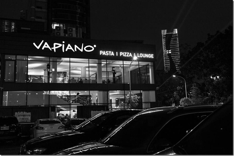 1511241_220492418123885_2069344643_n