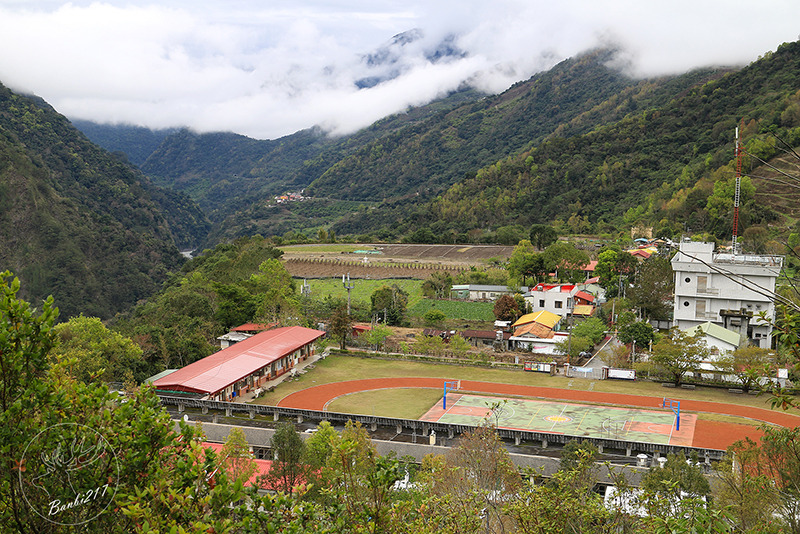 Banbi217 美食旅遊: [台東南橫旅遊住宿]到天使居住的地方旅行:天龍溫泉飯店,天龍吊橋,霧鹿部落砲台公園,利稻,向陽(邀約) 霧鹿橋，下方匯流霧鹿溪與新武呂溪。