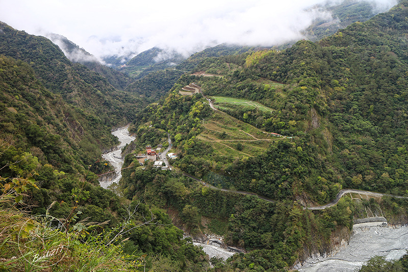 Banbi217 美食旅遊: [台東南橫旅遊住宿]到天使居住的地方旅行:天龍溫泉飯店,天龍吊橋,霧鹿部落砲台公園,利稻,向陽(邀約)