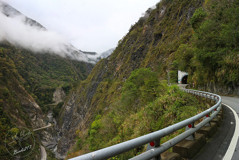 Banbi217 美食旅遊: [台東南橫旅遊住宿]到天使居住的地方旅行:天龍溫泉飯店,天龍吊橋,霧鹿部落砲台公園,利稻,向陽(邀約) 霧鹿橋，下方匯流霧鹿溪與新武呂溪。