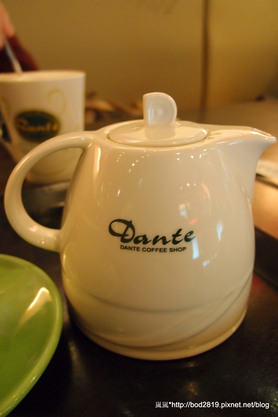 丹堤咖啡(萬大店)：【台北萬華】丹堤咖啡－奶茶表現都還不錯