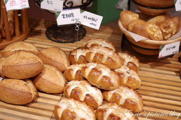 麥嵐綺麵包:試吃~麥嵐綺麵包Mélanger~野上師傅的新品牌,德式烤布丁與Baguette是我的最愛丫