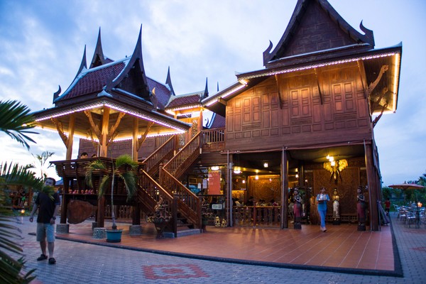 泰國南洋風高腳屋咖啡：[屏東]來去度假囉~泰國南洋風高腳屋咖啡