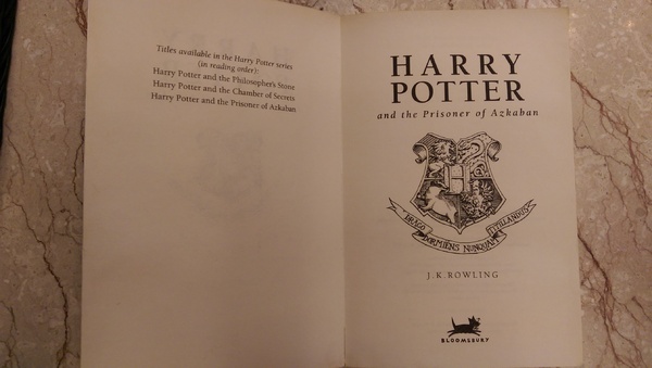 Moooon River Cafe & Books：在圖書館喝下午茶：MOOOON RIVER CAFE．BOOKS