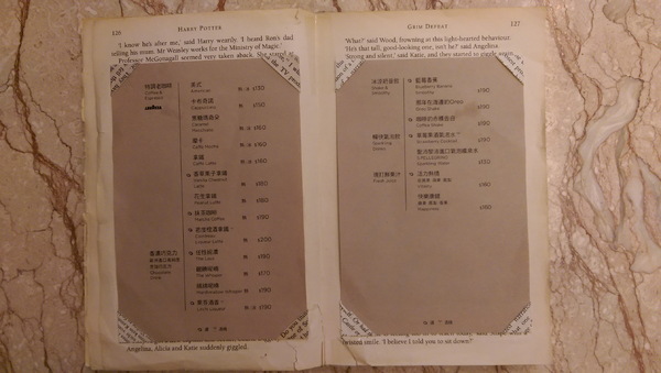 Moooon River Cafe & Books：在圖書館喝下午茶：MOOOON RIVER CAFE．BOOKS