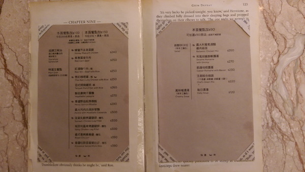 Moooon River Cafe & Books：在圖書館喝下午茶：MOOOON RIVER CAFE．BOOKS