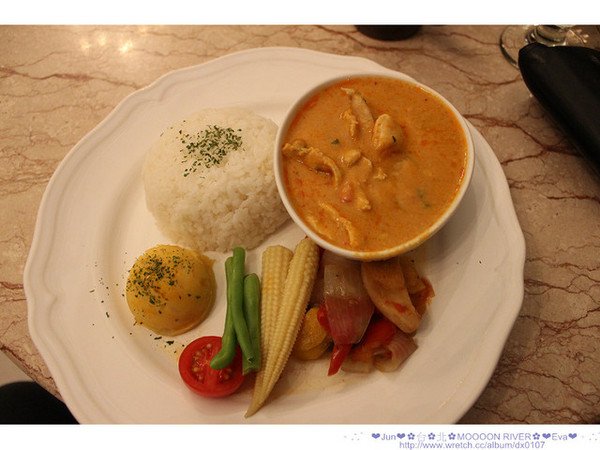 Moooon River Cafe & Books:【食記】oO。。台北 內湖 Moooon River Cafe & Books 這不是圖書館?!嚇~居然是用餐的地方!!假文青必來聖地!。o○。