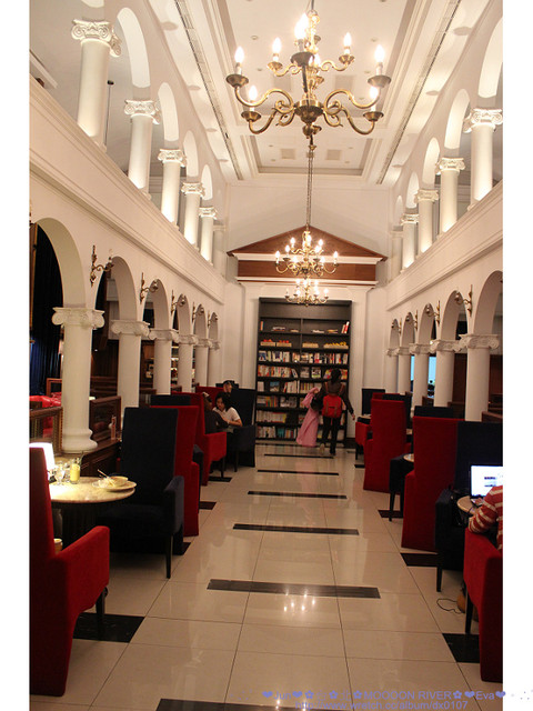 Moooon River Cafe & Books:【食記】oO。。台北 內湖 Moooon River Cafe & Books 這不是圖書館?!嚇~居然是用餐的地方!!假文青必來聖地!。o○。