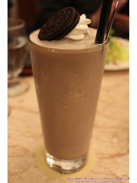 Moooon River Cafe & Books:【食記】oO。。台北 內湖 Moooon River Cafe & Books 這不是圖書館?!嚇~居然是用餐的地方!!假文青必來聖地!。o○。