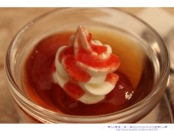 Moooon River Cafe & Books:【食記】oO。。台北 內湖 Moooon River Cafe & Books 這不是圖書館?!嚇~居然是用餐的地方!!假文青必來聖地!。o○。