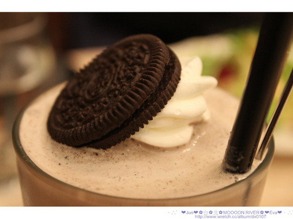 Moooon River Cafe & Books:【食記】oO。。台北 內湖 Moooon River Cafe & Books 這不是圖書館?!嚇~居然是用餐的地方!!假文青必來聖地!。o○。