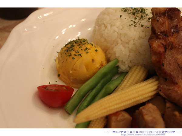 Moooon River Cafe & Books:【食記】oO。。台北 內湖 Moooon River Cafe & Books 這不是圖書館?!嚇~居然是用餐的地方!!假文青必來聖地!。o○。