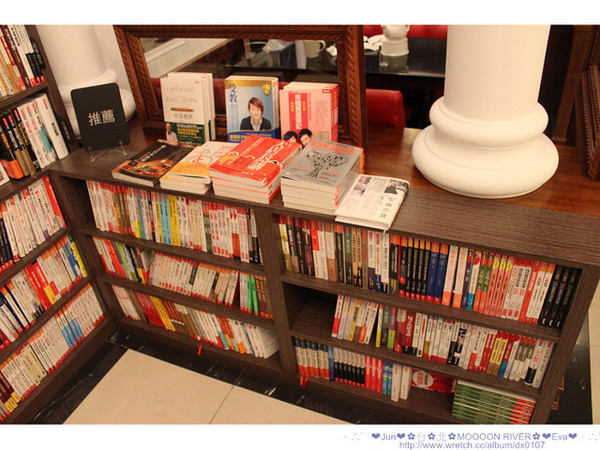 Moooon River Cafe & Books:【食記】oO。。台北 內湖 Moooon River Cafe & Books 這不是圖書館?!嚇~居然是用餐的地方!!假文青必來聖地!。o○。