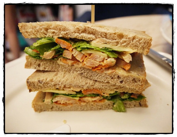 Moon River：【內湖】 Moooon River Cafe & Books－颱風天也要文青模式