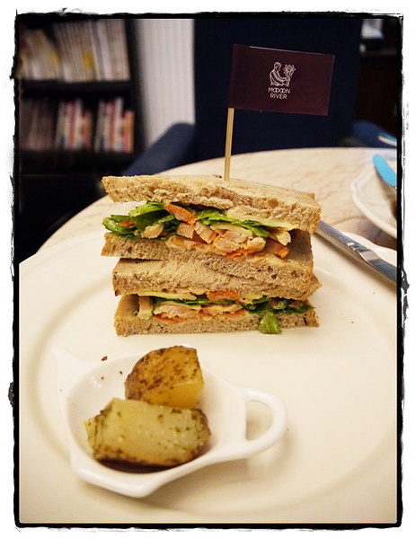 Moon River：【內湖】 Moooon River Cafe & Books－颱風天也要文青模式