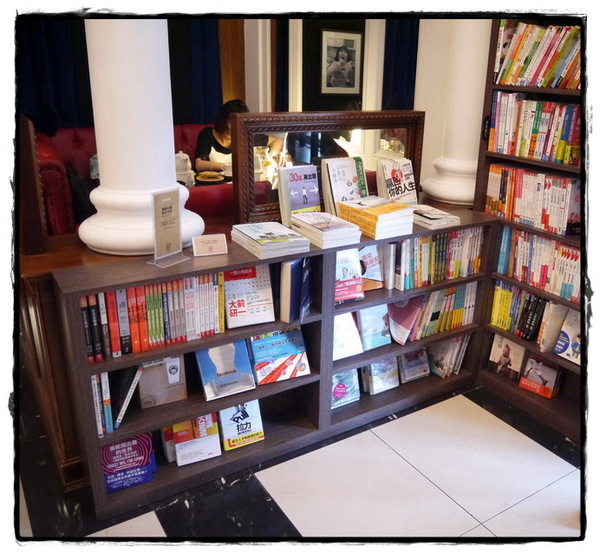 Moon River：【內湖】 Moooon River Cafe & Books－颱風天也要文青模式