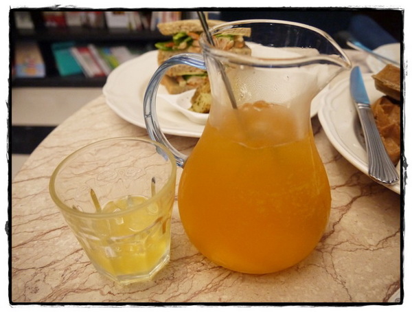 Moon River：【內湖】 Moooon River Cafe & Books－颱風天也要文青模式