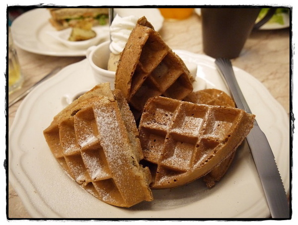 Moon River：【內湖】 Moooon River Cafe & Books－颱風天也要文青模式