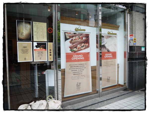 Moon River：【內湖】 Moooon River Cafe & Books－颱風天也要文青模式