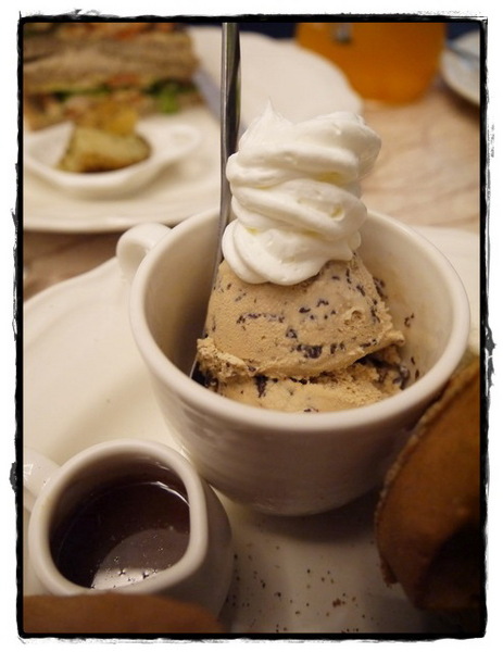 Moon River：【內湖】 Moooon River Cafe & Books－颱風天也要文青模式