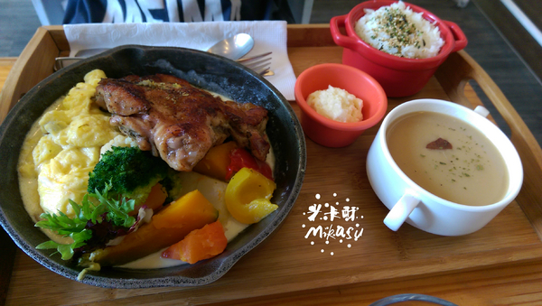 JOY TOWN 忠義堂:【高雄/食﹡鼓山】大份量早午餐.特製怪獸三明治超吸睛.JOY TOWN 忠義堂(美術館店)