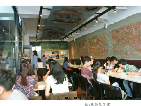 1861 caffe：【食記－邀約】oO。台北　西門町　1861 Caffe　花生麻糬煎餅、西門町下午茶首選、姐妹聚會、平價下午茶　西門町下午茶的新勢力，這家絕對不能錯過～。o○。