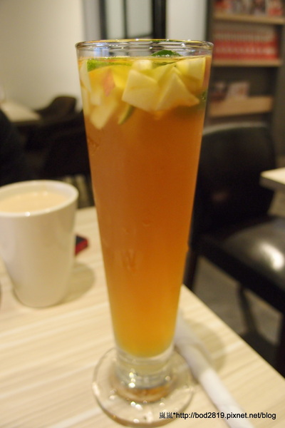 1861 caffe:【台北萬華】1861 caffe-西門町巷弄間的復古隱密小店,煎餅綿密美味(有點像鬆餅),義大利麵表現亮眼!下午茶好去處